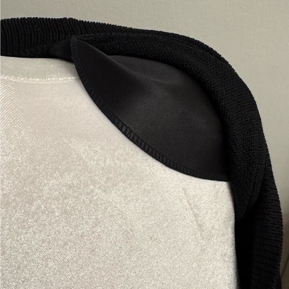 VTG Black Deep V Knit Slouchy Cardigan – Gold Embossed Buttons & Shoulder Pads - Picture 13 of 16